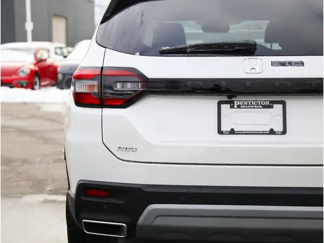 2025 Honda Pilot Touring - Navigation / Backup Camera / Sunroof in Cars & Trucks in Penticton - Image 10