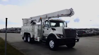 2008 International 7500 Tandem Bucket Truck Diesel Air Brakes 9.3L L6 allison transmission Engine Ho...
