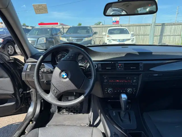 2009 BMW 3 Series 328i xDrive, AUTO, LOW KMS, ONLY 77,000KMS, CE dans Autos et camions dans London - Image 14