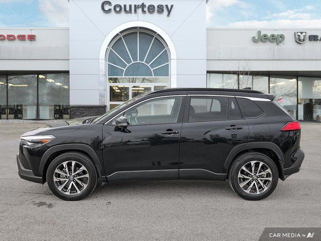 2023 Toyota Corolla Cross XLE | Navigation | Sunroof in Cars & Trucks in Calgary - Image 3