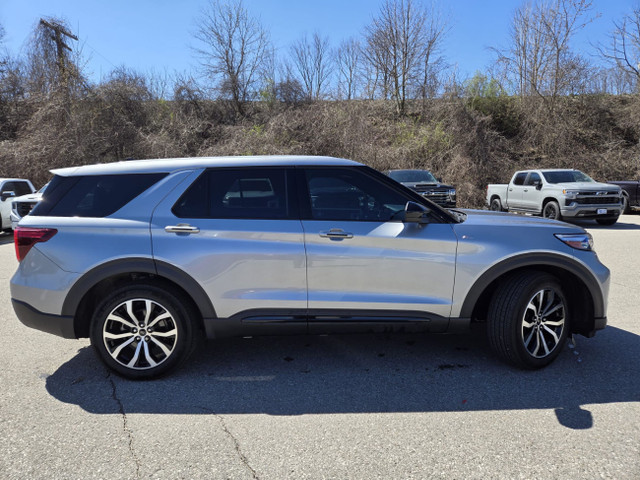 2022 Ford Explorer ST-Line One Owner | Panoramic Sunroof | Ad... in Cars & Trucks in London - Image 3