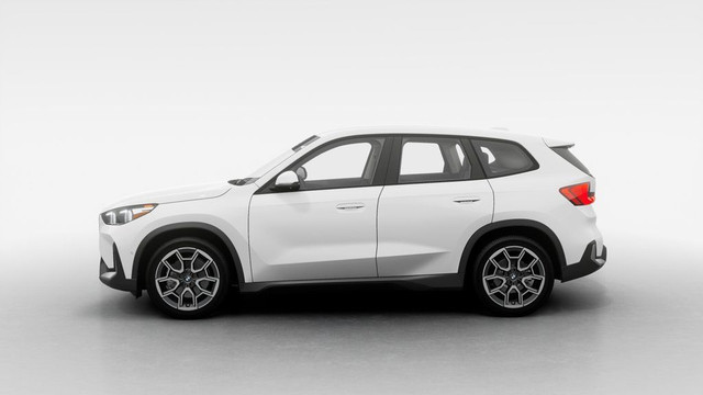 2025 BMW X1 xDrive28i | Sieges Veganza Perfore | 3 ans Ent in Cars & Trucks in City of Montréal - Image 4
