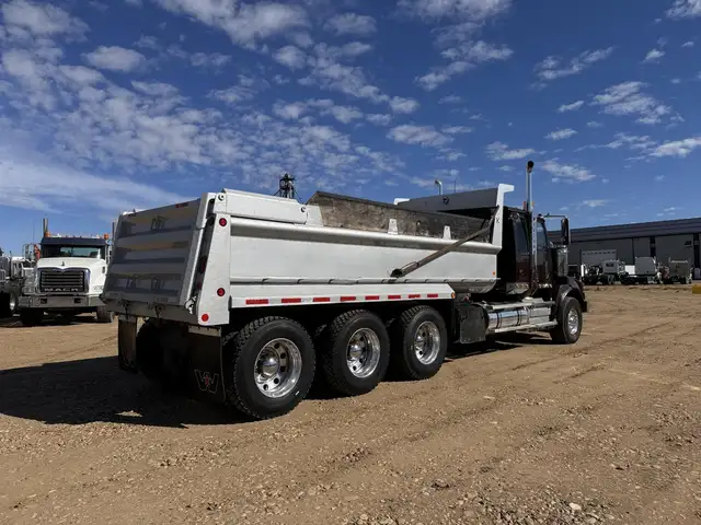 2015 WESTERN STAR 4900 in Heavy Trucks in Kamloops - Image 7