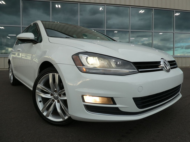  2016 Volkswagen Golf Highline, Leather, Sunroof, Low KM's in Cars & Trucks in Moncton