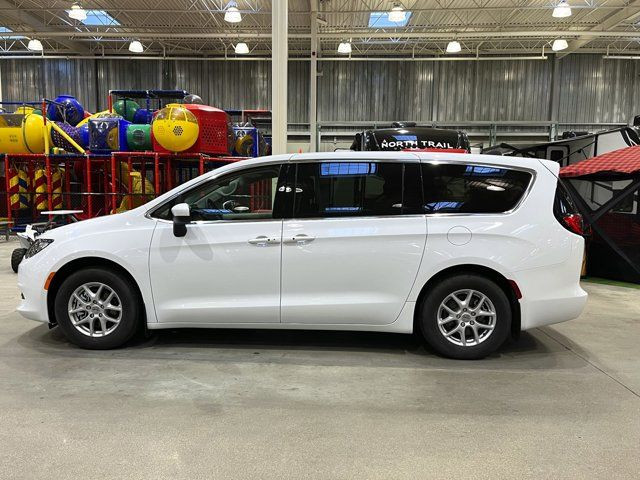 2023 Chrysler Grand Caravan SXT | REMOTE START | HEATED SEATS in Cars & Trucks in Regina - Image 2