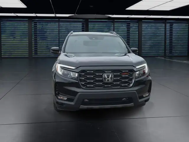2024 Honda Passport TrailSport l Clean Car Fax l One Owner l Loc in Cars & Trucks in Calgary - Image 4