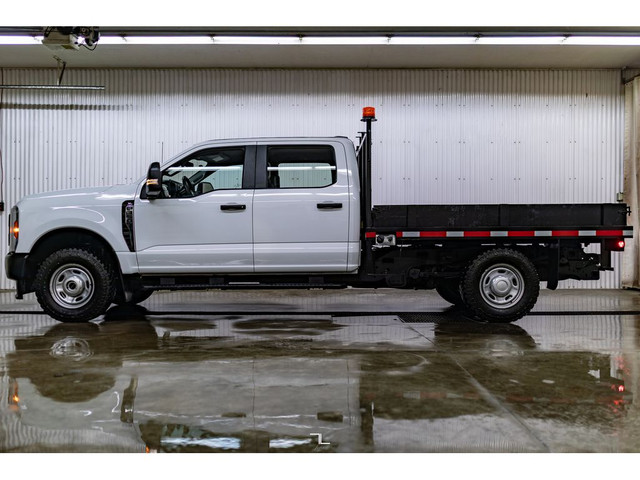 2024 Ford F-350 4x4 Crew Cab XL Deck in Cars & Trucks in Calgary - Image 2