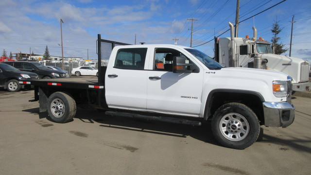 2016 GMC 3500 HD CREW CAB FLAT DECK TRUCK in Cars & Trucks in Edmonton - Image 4