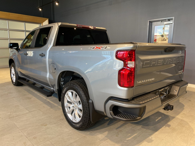 2023 Chevrolet Silverado 1500 Crew Cab 4x4 Custom / Standard Box in Cars & Trucks in Edmonton - Image 3