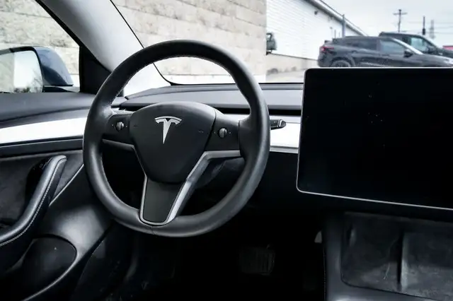 2023 Tesla Model 3 Base • FAST CHARGING • NAV • 360 CAM • SUNROO in Cars & Trucks in Kingston - Image 15