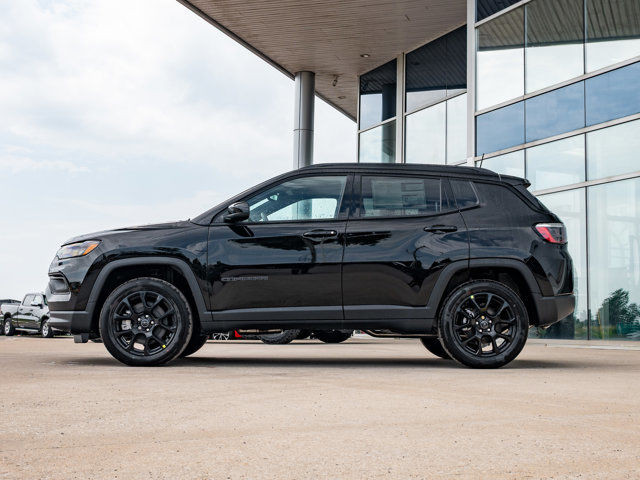 2025 Jeep Compass Altitude in Cars & Trucks in Barrie - Image 4