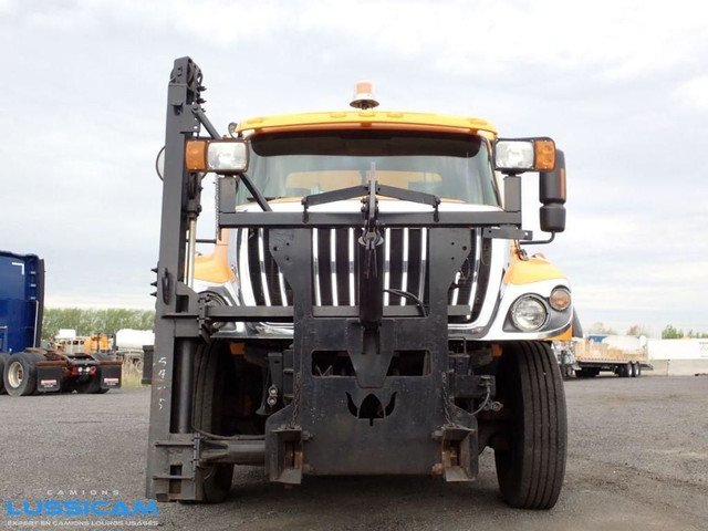 2010 International 7400 in Heavy Equipment in Longueuil / South Shore - Image 2