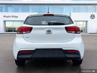 This Kia Rio 5-door boasts a Regular Unleaded I-4 1.6 L/98 engine powering this Variable transmissio... (image 3)