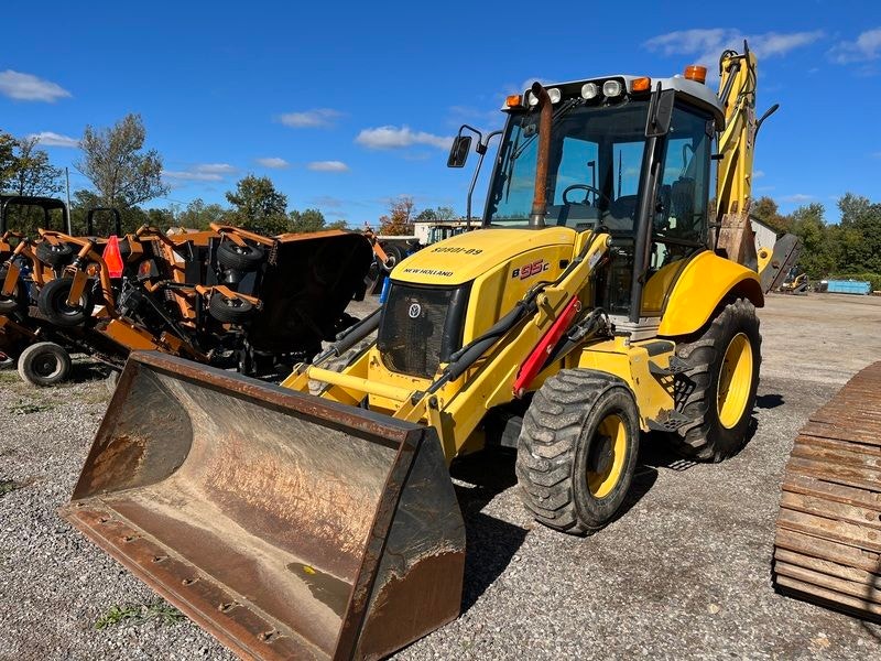 New Holland B95C Loader Backhoe low hours Heavy Equipment Hamilton