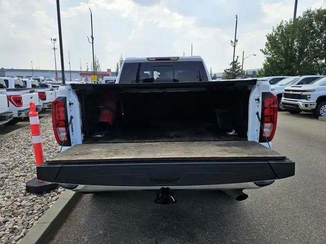 2024 GMC Sierra 3500HD 4WD Crew Cab 159" SLE, 6.6L V8 Gas, SLE C in Cars & Trucks in St. Albert - Image 6