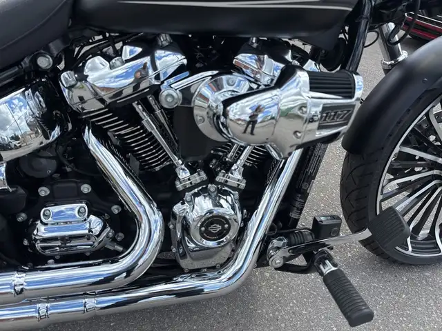 2023 Harley-Davidson Breakout ~ AIR RIDE ~ 260 REAR ~ 23\" FRONT in Street, Cruisers & Choppers in City of Toronto - Image 27