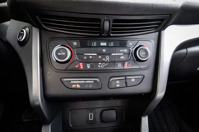 2019 Ford Escape SE FWD • HEATED SEATS • CP/AA • REMOTE START in Cars & Trucks in Ottawa - Image 27