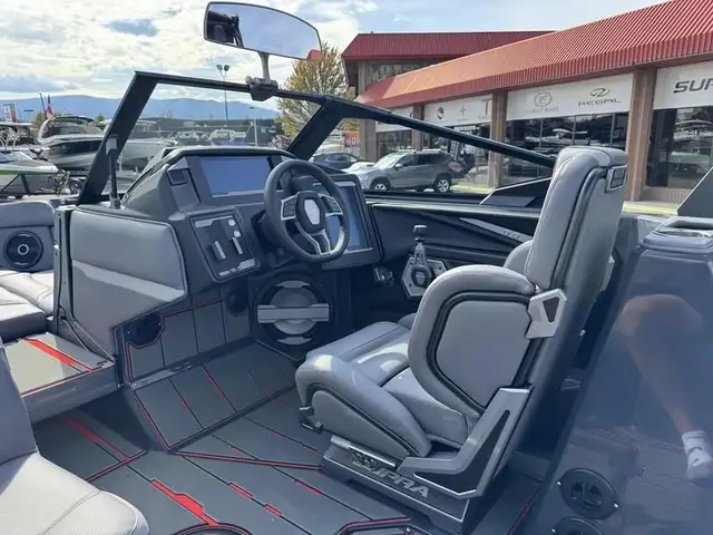 2025 Supra SV 450 in Powerboats & Motorboats in Saskatoon - Image 13