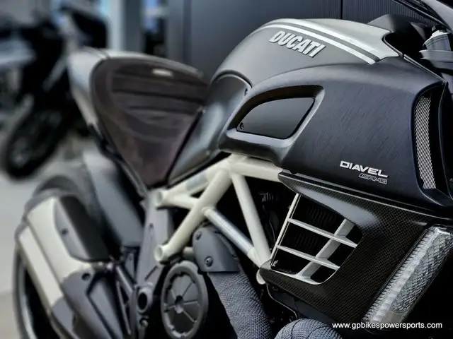 2013 Ducati Diavel AMG in Street, Cruisers & Choppers in Oshawa / Durham Region - Image 16
