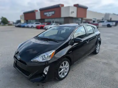 Finance this vehicle! Apply at stonebridgeauto.com 2016 Toyota Prius C Technology with 155000km. 1.5...