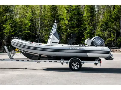 FR-XDC30B24E223 Le Zodiac Open 5.5 est un bateau semi-rigide polyvalent, conçu pour offrir confort,...