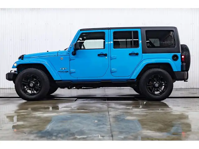 2018 Jeep Wrangler JK Unlimited 4x4 Sahara Nav in Cars & Trucks in Red Deer - Image 3
