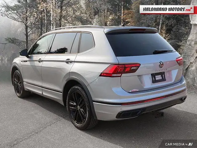 2022 Volkswagen Tiguan Comfortline R-Line Black Edition in Cars & Trucks in Hamilton - Image 4