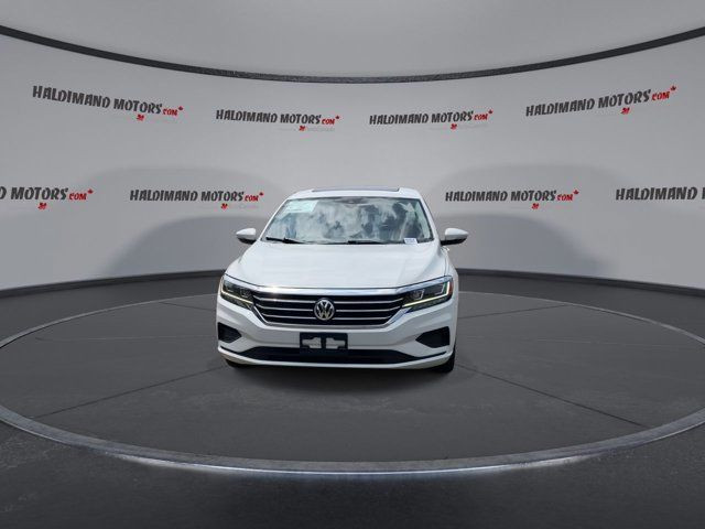 2020 Volkswagen Passat Highline in Cars & Trucks in Hamilton - Image 3