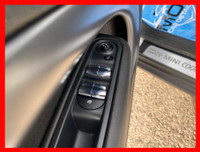 CARFAX VERIFIED, CLEAN TITLE, NO ACCIDENTS !!! 205,500 KM AUTOMATIC TRANSMISSION WHITE EXTERIOR ON B... (image 8)