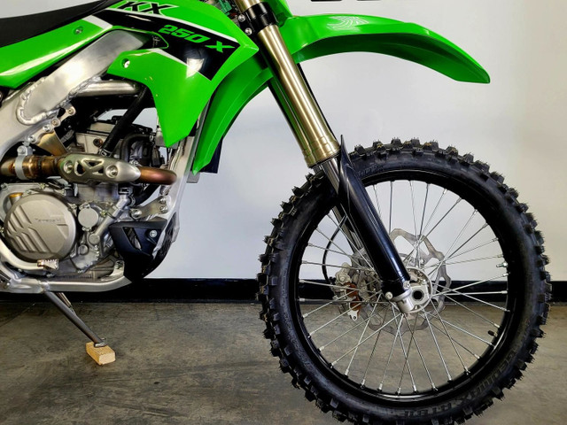 2023 Kawasaki KX 250X in Dirt Bikes & Motocross in Lévis - Image 4