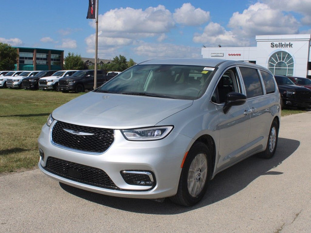 2024 Chrysler Pacifica in Cars & Trucks in Winnipeg