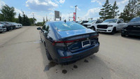 This Honda Accord Hybrid is equipped with: Leather Seats, Remote Start, Heated front seats, Heated S... (image 6)