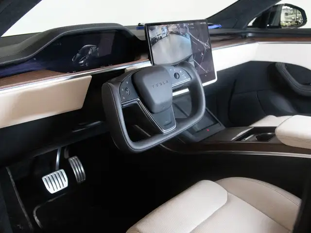 2022 Tesla Model S AWD | 21\" RIM | YOKE STEERING in Cars & Trucks in Mississauga / Peel Region - Image 13