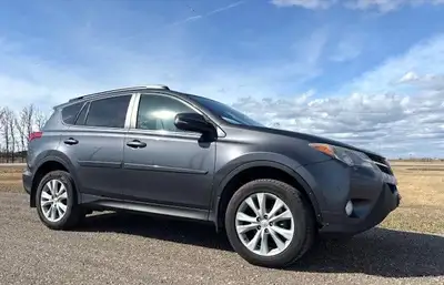EXTRA CLEAN FRANCHISE TOYOTA DEALERSHIP TRADE IN! TOP LIMITED PACKAGE WITH ALL-WHEEL DRIVE - CLEAN T...