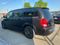 2017 DODGE GRAND CARAVAN GT STOW N GO FULLY LOADED GRAND CARAVAN WITH GREAT SERVICE HISTORY! Vehicle... (image 5)