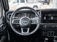 TIRES: P255/70R18 ALL-SEASON (STD),BRIGHT WHITE,BLACK MCKINLEY TRIMMED SEATS -inc: Hard Seat Back Le... (image 1)