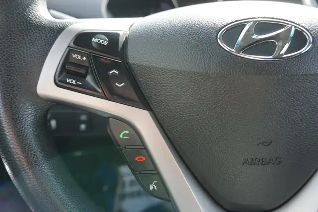 2017 Hyundai Veloster in Cars & Trucks in Oakville / Halton Region - Image 25