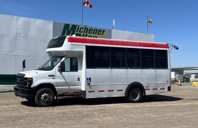 2010 Ford E-Series E-450 in Cars & Trucks in Calgary
