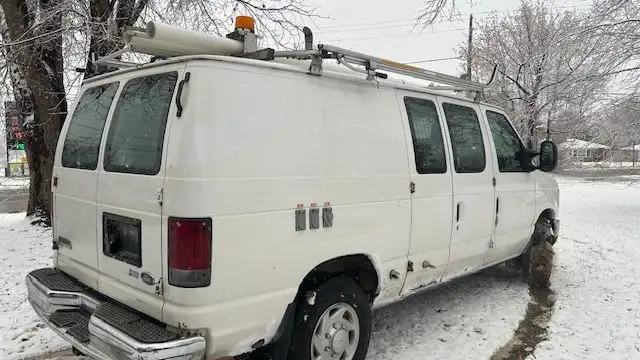 2010 Ford Econoline Cargo Van E-35063406570562049124