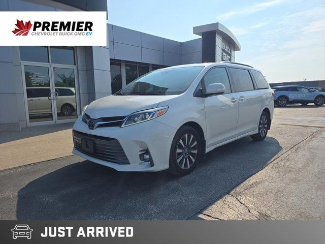 2018 Toyota Sienna XLE | Sunroof | Rear Entertainment in Cars & Trucks in Windsor Region