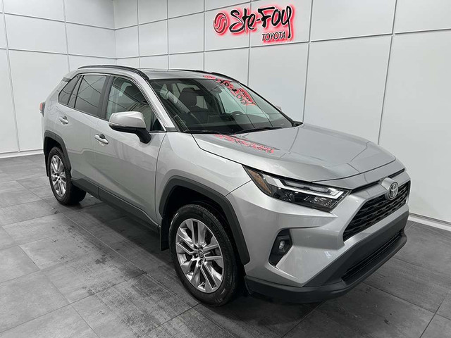 2022 Toyota RAV4 XLE PREMIUM AWD - INT. CUIR - MAGS - TOIT OUVRA in Cars & Trucks in Québec City