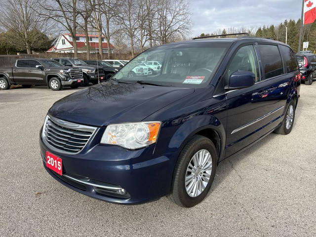  2015 Chrysler Town & Country TOURING EDITION, CLEAN CARFAX, HEA in Cars & Trucks in London - Image 2