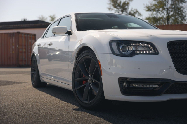 2023 Chrysler 300 in Cars & Trucks in Delta/Surrey/Langley - Image 2