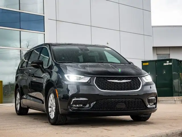 2025 Chrysler Pacifica Select in Cars & Trucks in Barrie - Image 11