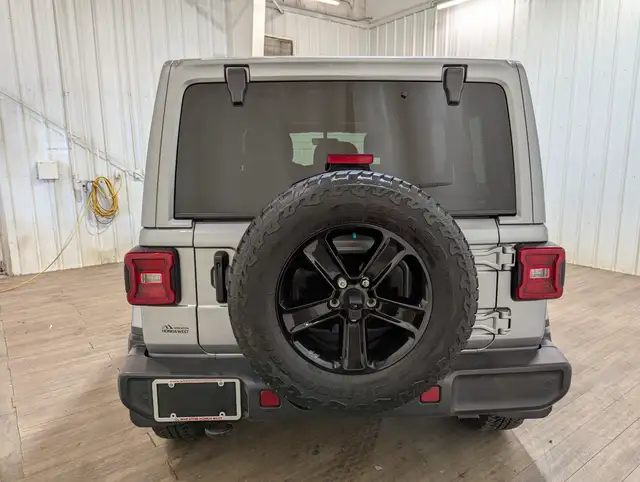 2021 Jeep Wrangler Unlimited Sahara in Cars & Trucks in Calgary - Image 7