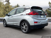 This 2021 Chevrolet Bolt EV Premier offers a compelling blend of electric power and practical featur... (image 3)