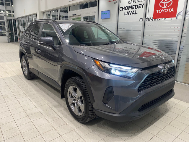 2022 Toyota RAV4 XLE AWD Toit Ouvrant Bluetooth Camera Volant &  in Cars & Trucks in Laval / North Shore