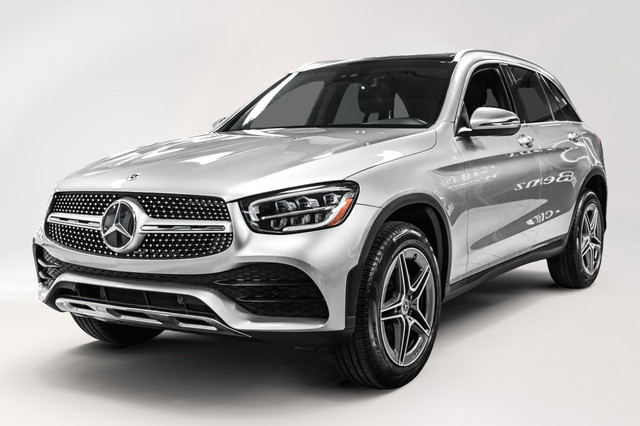 2022 Mercedes-Benz GLC300 4MATIC SUV | Sport | Volant chauffant  in Cars & Trucks in City of Montréal