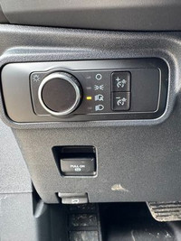 AMVIC Licensed Engine: V6 Cylinder Engine 2.7L L/100Km City: 14.1 L/100Km Hwy: 14.1 Safety Equipment... (image 9)