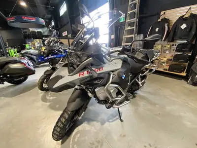 2024 BMW R 1250 GS Adventure Ice GrayNO DESTINATION IS TOO FARThe world is there to be discovered. T...